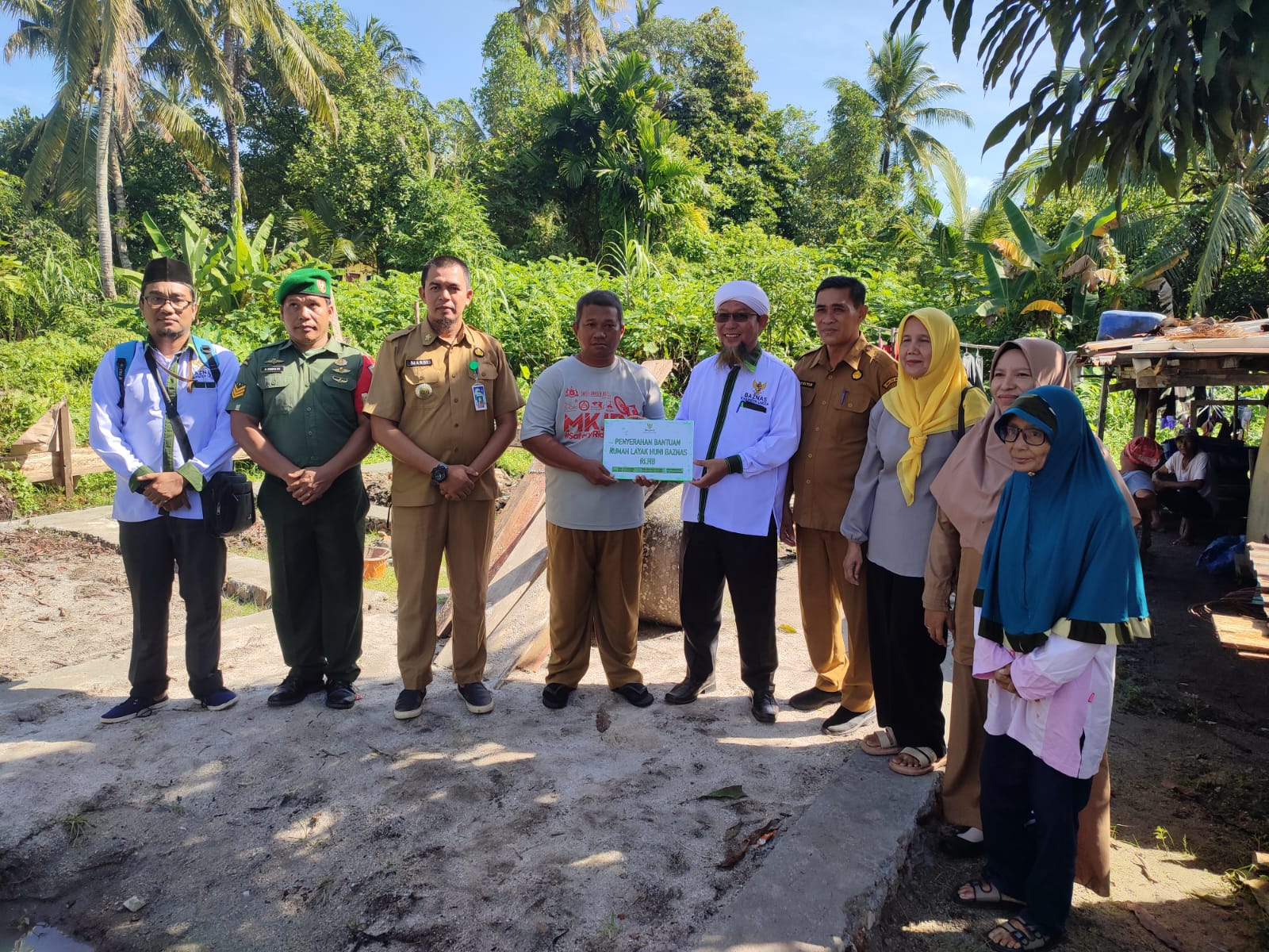 Baznas Lingga Rehab Rumah Warga Tidak Mampu di Kelurahan Dabo