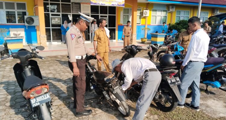 Polres Lingga Sosialisasikan Larangan Penggunaan Knalpot Brong di SMKN 1 Singkep