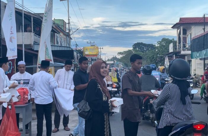 Bank Riau Kepri (BRK) Syariah cabang pembantu (Capem) Kabupaten Lingga Dabo Singkep, ikut berbagi kebaikan di momen Ramadan 1445 Hijriah.