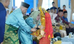 Bupati Nizar Hadiri Wisuda Tahfizh dan Haflah Akhirussanah SDIT Al-Madani Angkatan Pertama Tahun Ajaran 2023/2024