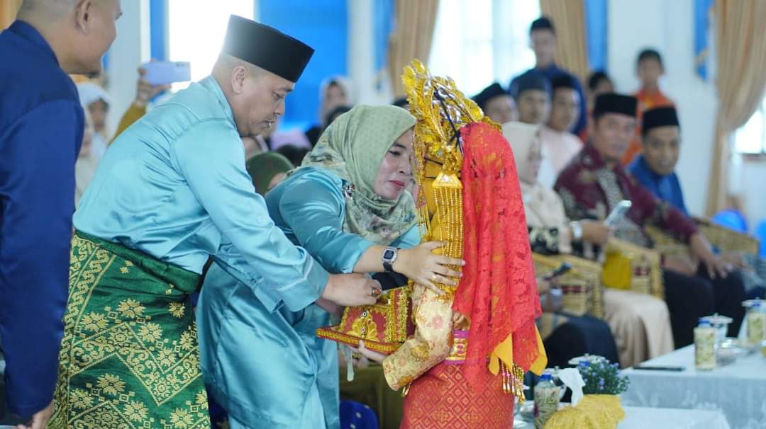 Bupati Nizar Hadiri Wisuda Tahfizh dan Haflah Akhirussanah SDIT Al-Madani Angkatan Pertama Tahun Ajaran 2023/2024