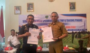 Bea Cukai Tanjungpinang Serahkan Satu Unit Speedboat Ke Pemkab Lingga