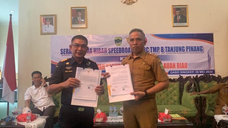 Bea Cukai Tanjungpinang Serahkan Satu Unit Speedboat Ke Pemkab Lingga