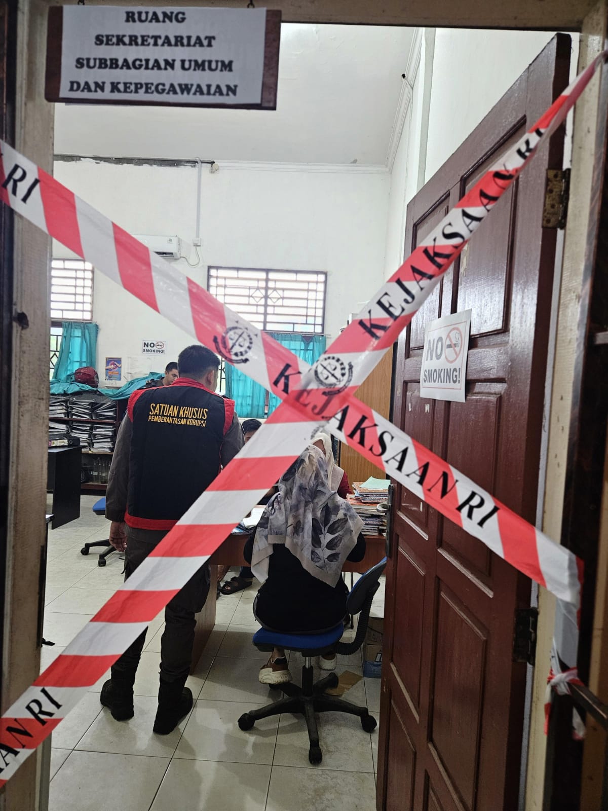 Geledah Kantor Disdikpora Lingga, Tim Pidsus Kejari Lingga Sita Sejumlah Barang Bukti Baru