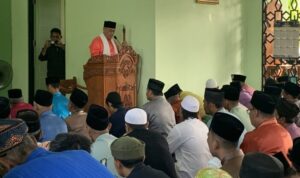 Bupati Nizar Jadi Khatib Shalat Ied di Dabo Singkep