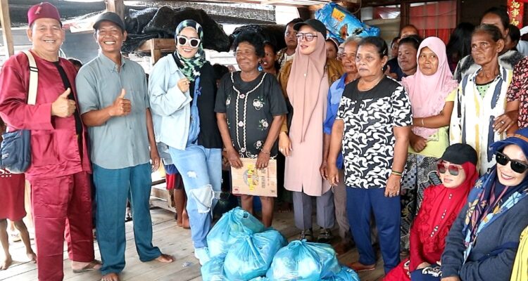 Majelis Kaum Betawi Kepri Bersama Hijabers Kepri Berbagi Sembako di Pulau Teluk Nipah