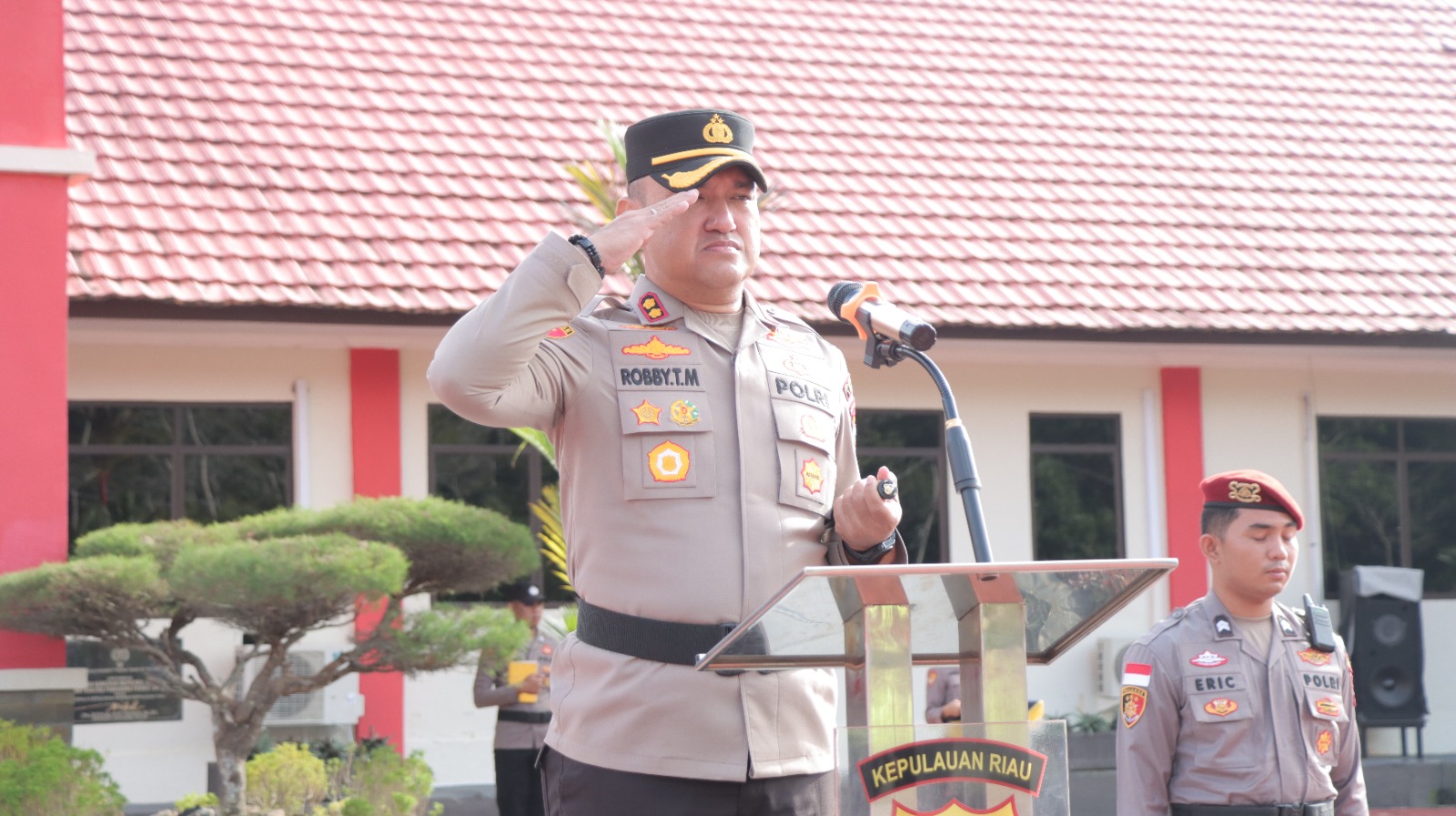 Kapolres Lingga Pimpin Upacara Sertijab dan Pelantikan Pejabat Utama Polres Lingga