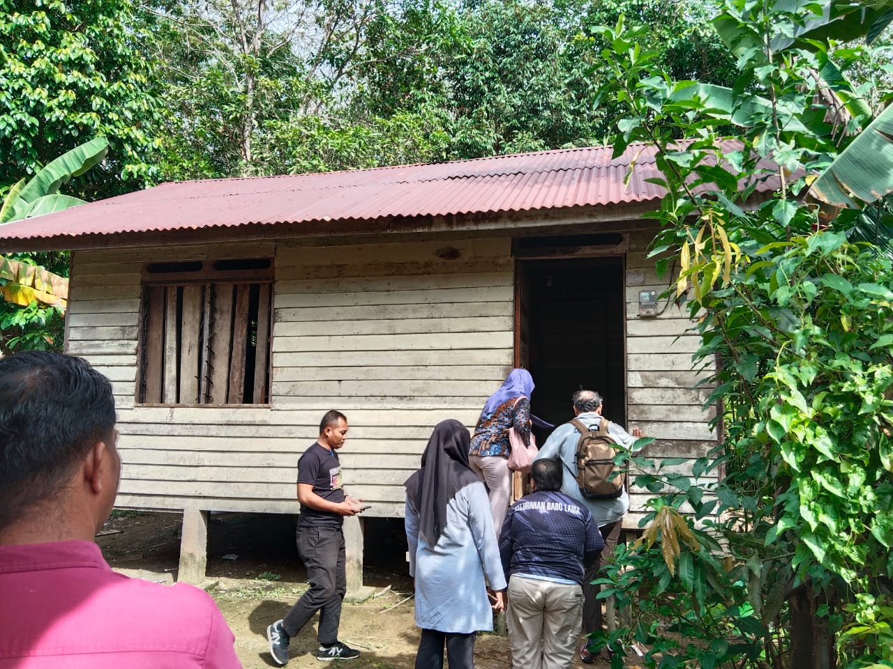 Dinsos PPPA Lingga Bersama Stakeholder Tinjau Langsung Kondisi Anak Dipasung di Kelurahan Dabo Lama