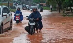 Banjir di Tanjungpinang Surut Lebih Cepat Berkat Normalisasi Drainase dan Waduk Sri Katon | fotografer: Cahyo