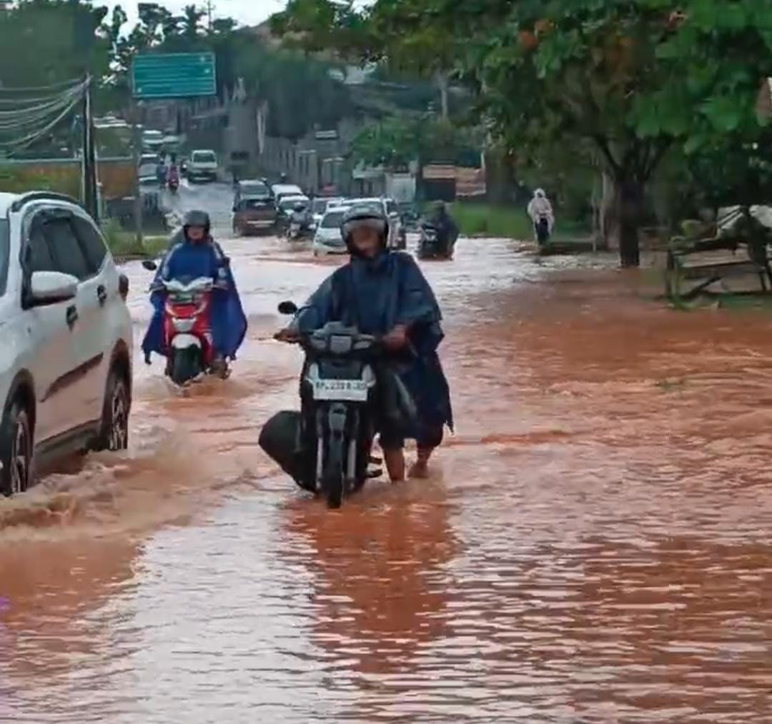 Banjir di Tanjungpinang Surut Lebih Cepat Berkat Normalisasi Drainase dan Waduk Sri Katon | fotografer: Cahyo