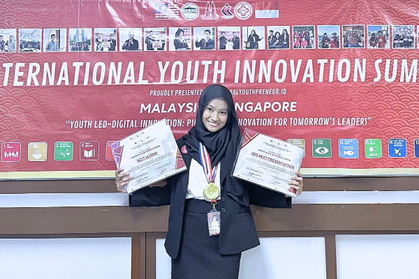 Asti Anggriyani Siswi Smansa Singkep Raih Prestasi di Ajang International Youth Innovation Submit 2024 di Singapura dan Malaysia | fotografer: ist