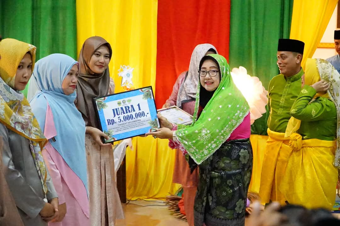 Untuk Kedua Kalinya: Berkat Kerja Keras, Dedikasi dan Kolaborasi Bawa TP. PKK Singkep Barat Raih Juara I Lomba Kebun PKK Kab. Lingga | f. Diskominfo Lingga