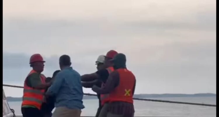 Konflik antara PT Hermina Jaya dan masyarakat Desa Marok Tua, Kecamatan Singkep Barat, kembali memanas.