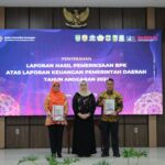 Caption foto: Pemkab Lingga menerima Laporan Hasil Pemeriksaan BPK atas LKPD 2024, menegaskan raihan opini WTP ke-8 secara berturut-turut.