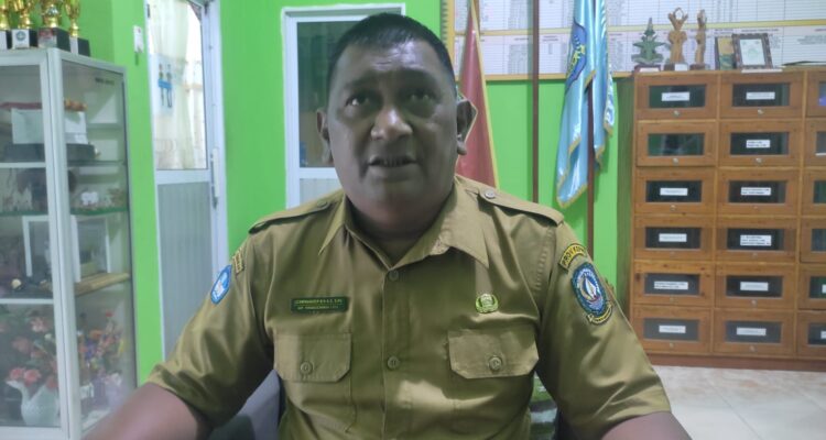 Kepala SMAN 1 Singkep, Lexminander, S.Pd.