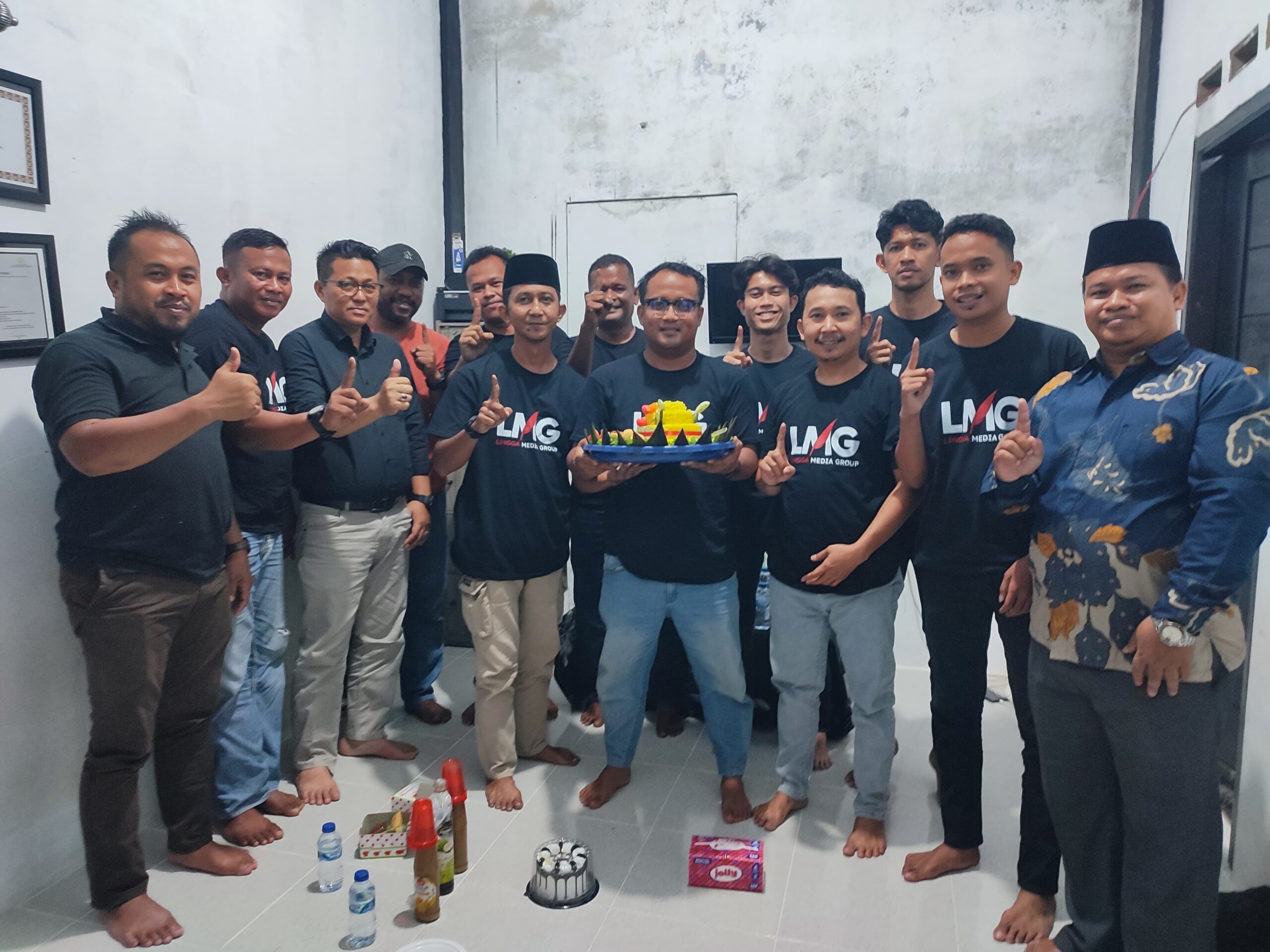 Komunitas Lingga Media Group (LMG) merayakan setahun perjalanan dengan menggelar doa syukur di sekretariatnya, Minggu (11/8/2025).