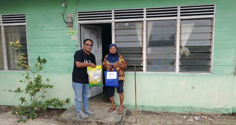 LMG Rayakan Ulang Tahun dengan Bagi Sembako untuk Lansia