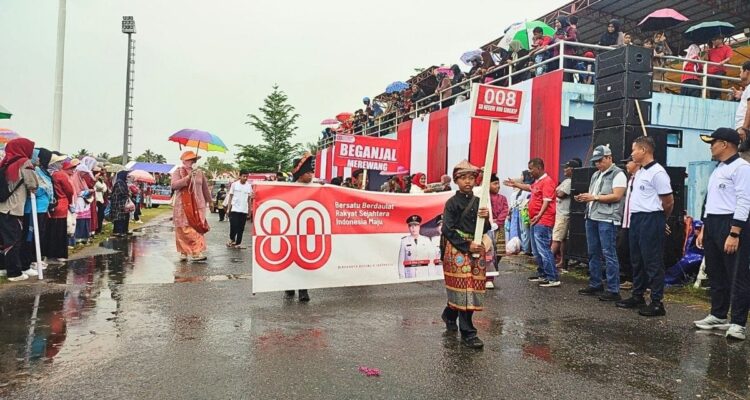 Ribuan Peserta Padati Pawai Pembangunan HUT ke-80 RI di Dabo Singkep