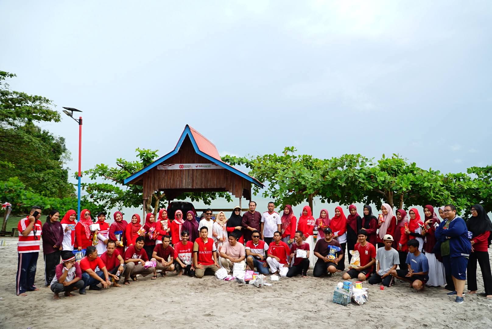 Diskominfo Lingga Rayakan HUT ke-80 RI dan Milad ke-5 di Pantai Armifa.