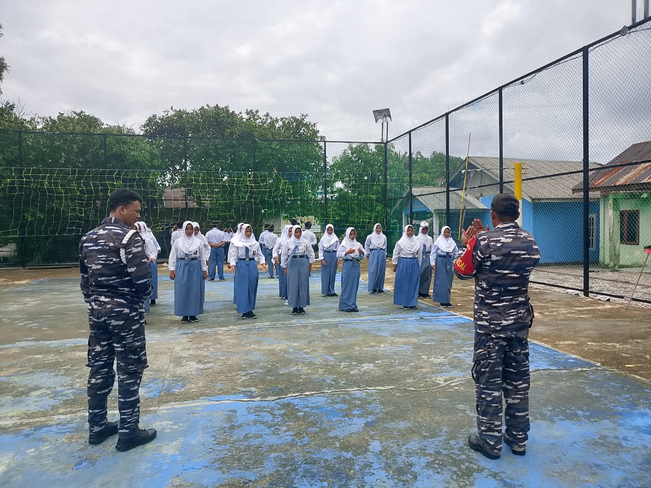 Lanal Dabo Singkep Tanamkan Disiplin dan Nasionalisme di SMA Negeri 1 Kepulauan Posek