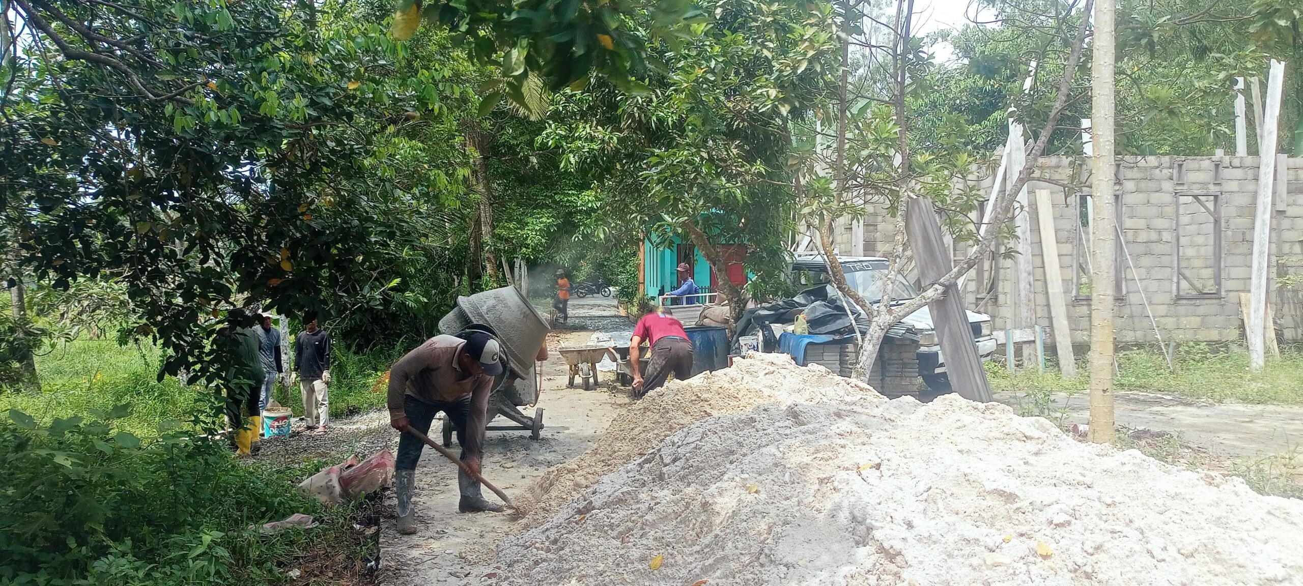 Jalan Rusak di Bukit Kabung Mulai Diperbaiki