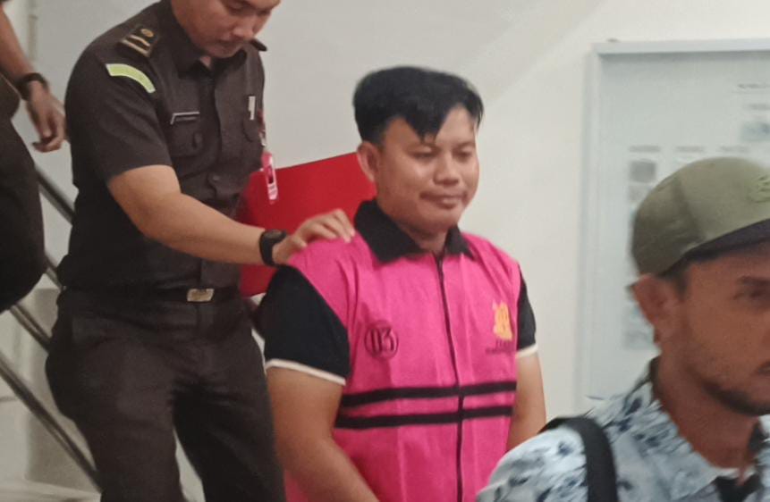 Kejaksaan Negeri (Kejari) Lingga kembali menetapkan tersangka baru dalam kasus dugaan korupsi pembangunan Jembatan Desa Marok Kecil, Kecamatan Singkep Selatan, pada tahun anggaran 2022 hingga 2024.