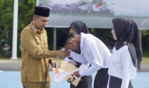 Penantian Panjang Berakhir, 451 PPPK Tahap Kedua Lingga Akhirnya Terima SK Resmi | f. Diskominfo Lingga Penantian Panjang Berakhir, 451 PPPK Tahap Kedua Lingga Akhirnya Terima SK Resmi | f. Diskominfo Lingga