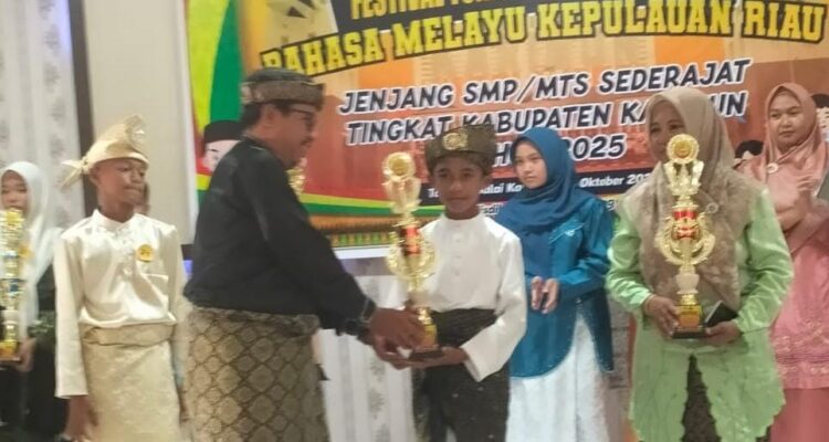 Siswa SMPN 3 Satu Atap Kundur, Arya Eka Pratama Raih Juara II Pidato Festival Tunas Bahasa Ibu 2025 Karimun