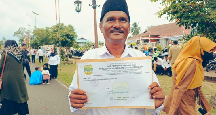 Cahaya di Balik Kegelapan: Jasman, Petugas Satpol PP Lingga yang Tunanetra Kini Jadi PPPK | f. Wandy