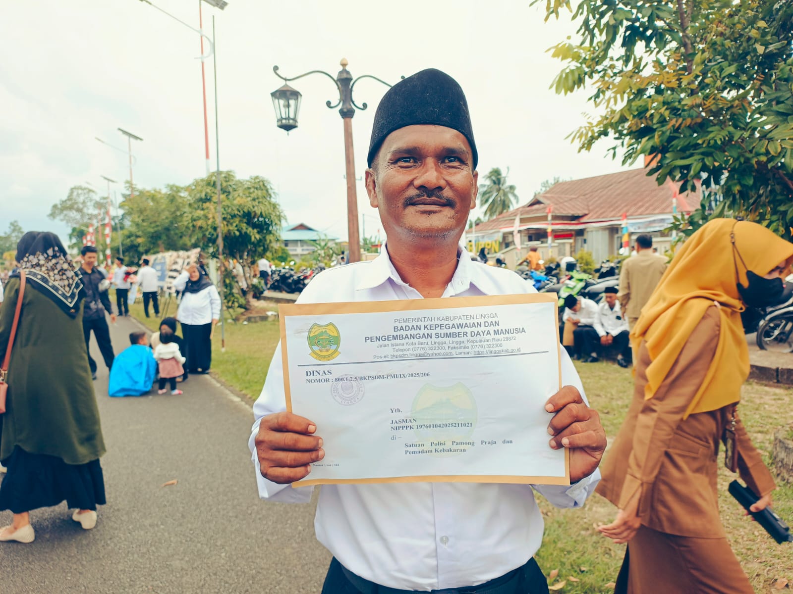 Cahaya di Balik Kegelapan: Jasman, Petugas Satpol PP Lingga yang Tunanetra Kini Jadi PPPK | f. Wandy