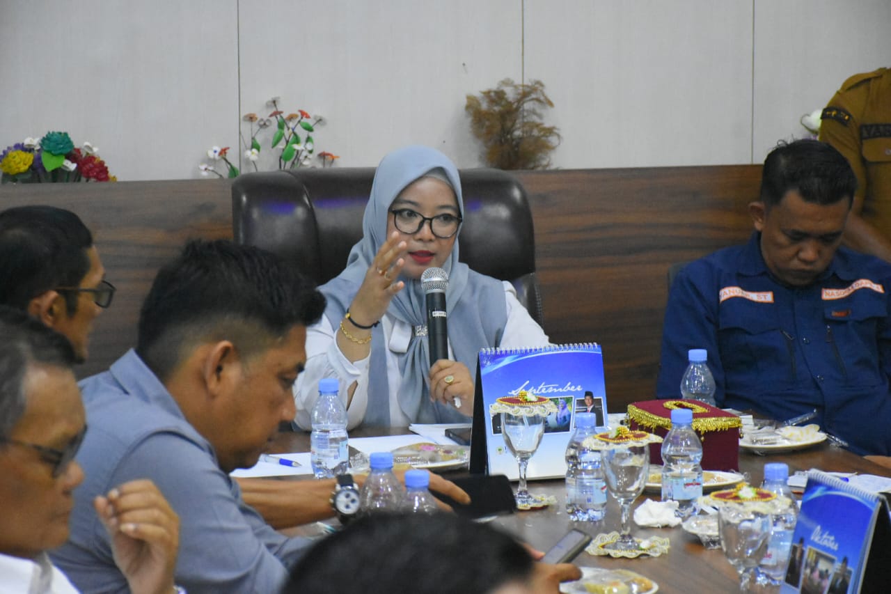 DPRD Lingga bersama SPSI dan penambang timah bahas solusi atas sulitnya lapangan kerja. Ketua DPRD Maya Sari dorong percepatan WPR menjadi IPR | f. Red