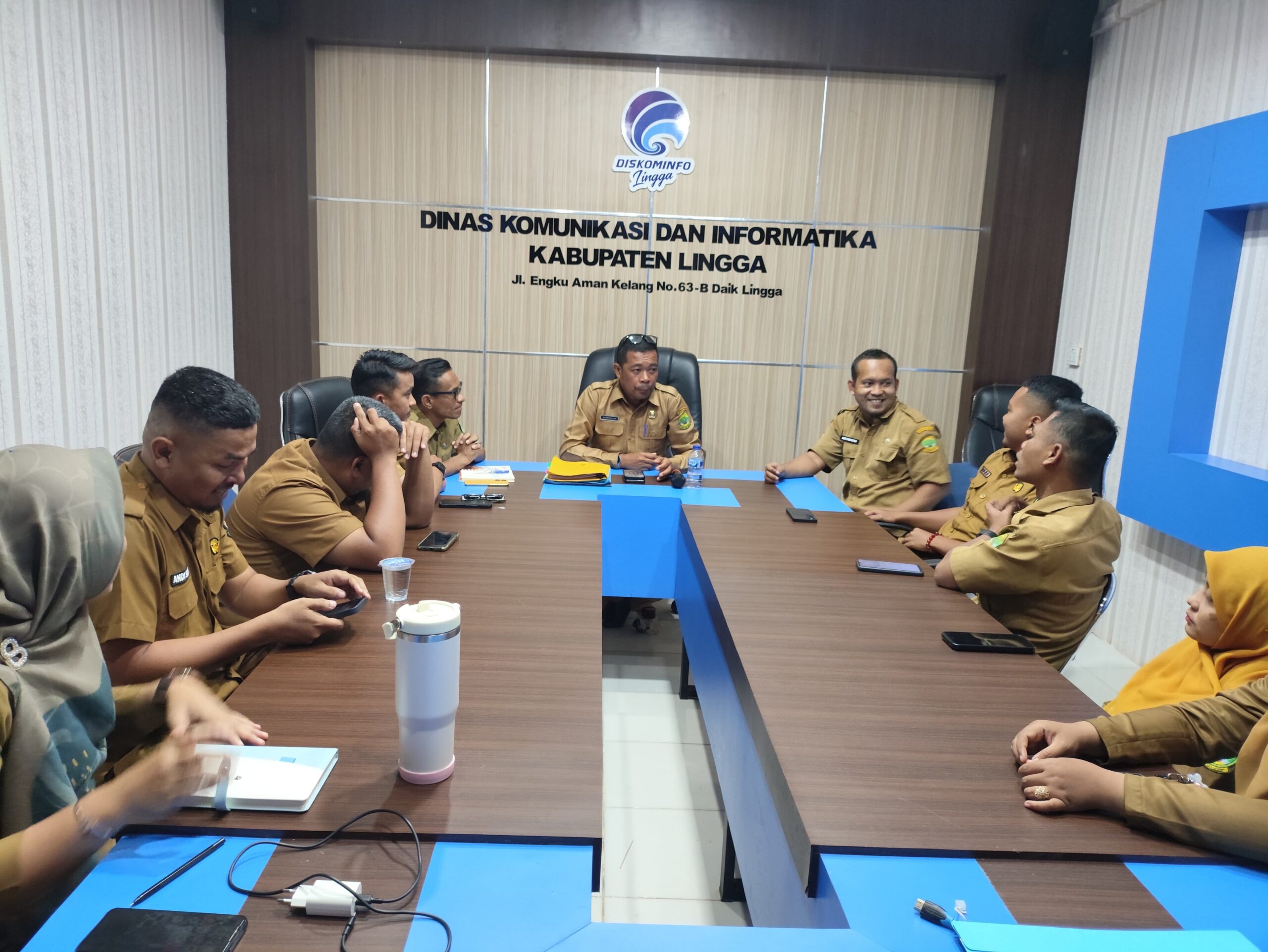 Kadis Kominfo Lingga Izjumadillah Pimpin Rapat Evaluasi Kinerja Bidang IKP | f. Diskominfo Lingga