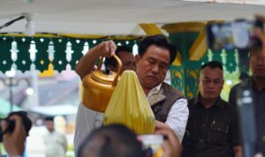 Menko Kumham Imipas saat melakukan Ziarah di Makam Sultan Mahmud Riwayat Syah. F. Redaksi