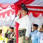 Menko Kumham Imipas, Yusril Ihza Mahendra saat menjadi Inspektur upacara pada upacara peringatan hari Sumpah Pemuda di Kabupaten Lingga. F. Redaksi