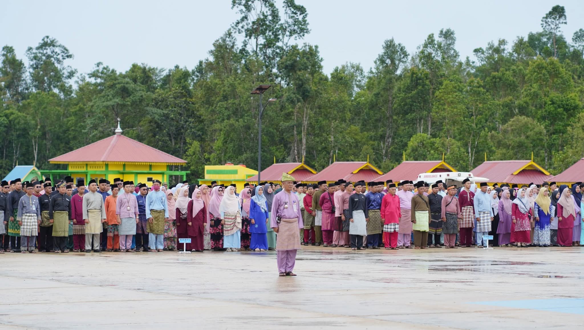 Upacara peringatan hari jadi Kabupaten Lingga ke-22 tahun 2025. F. Redaksi