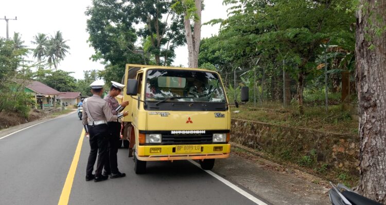 Kegiatan pemutihan pajak kendaraan bermotor tahun 2025 oleh Samsat Lingga bersama satlantas Polres Lingga dan Jasa Raharja Perwakilan Kabupaten Lingga. F. Redaksi