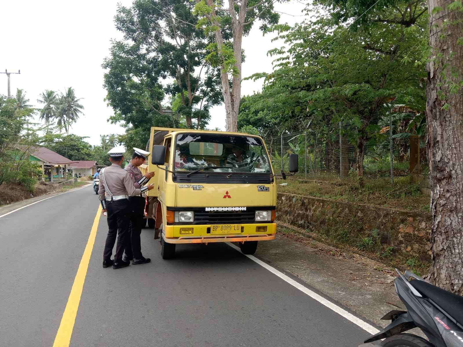 Kegiatan pemutihan pajak kendaraan bermotor tahun 2025 oleh Samsat Lingga bersama satlantas Polres Lingga dan Jasa Raharja Perwakilan Kabupaten Lingga. F. Redaksi