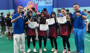 Atlit bulutangkis Kabupaten Lingga yang memperoleh medali perunggu pada ajang Kejurprov PBSI Kepri Tahun 2025. F. Redaksi Atlit bulutangkis Kabupaten Lingga yang memperoleh medali perunggu pada ajang Kejurprov PBSI Kepri Tahun 2025. F. Redaksi