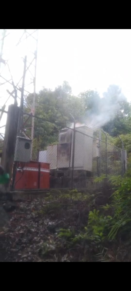 Tower Telkomsel Desa Mensanak saat mengalami kebakaran. F. Redaksi