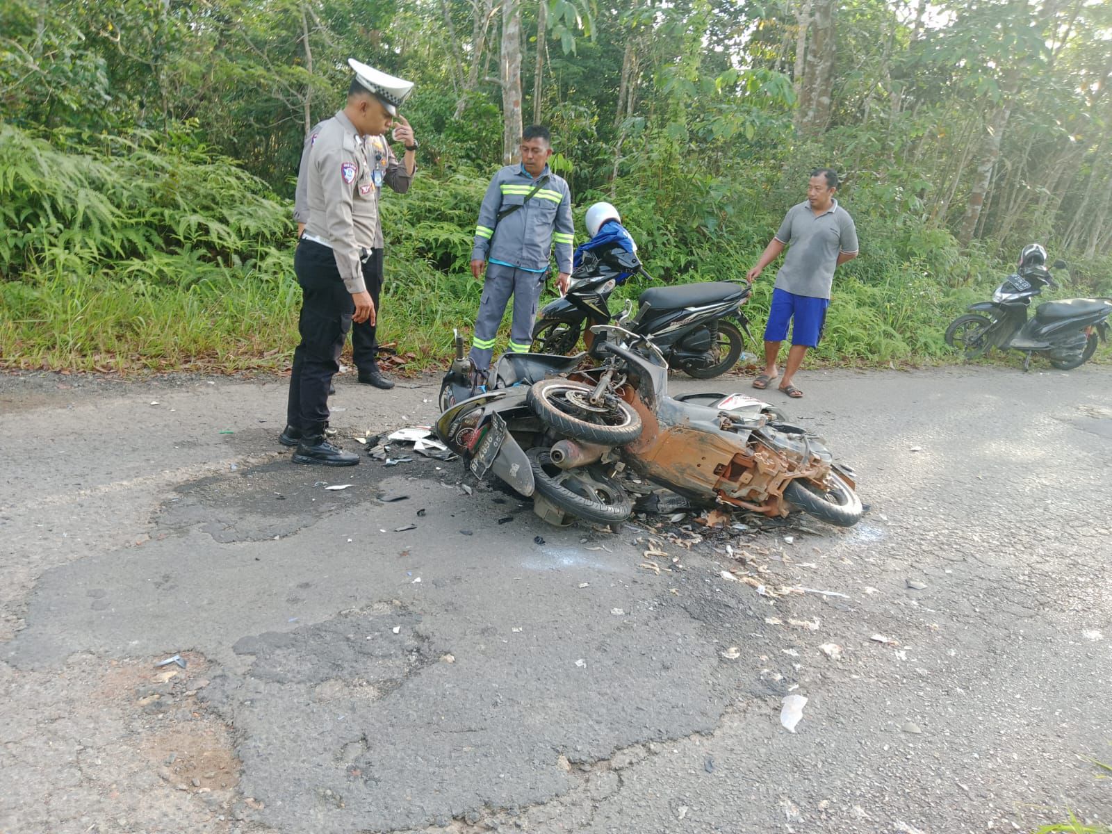Lokasi kejadian Lakalantas di jalan Raya Desa Pengambil. F. Redaksi