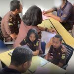Penyerahan KS, Tersangka dugaan tindak pidana Narkotika jenis Sabu dari penyidik Polres Lingga kepada JPU Kejari Lingga. F. Redaksi