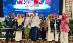 Dekranasda Kabupaten Lingga saat mengikuti Rakerda Dekranasda Provinsi Kepri Tahun 2025. F. Redaksi