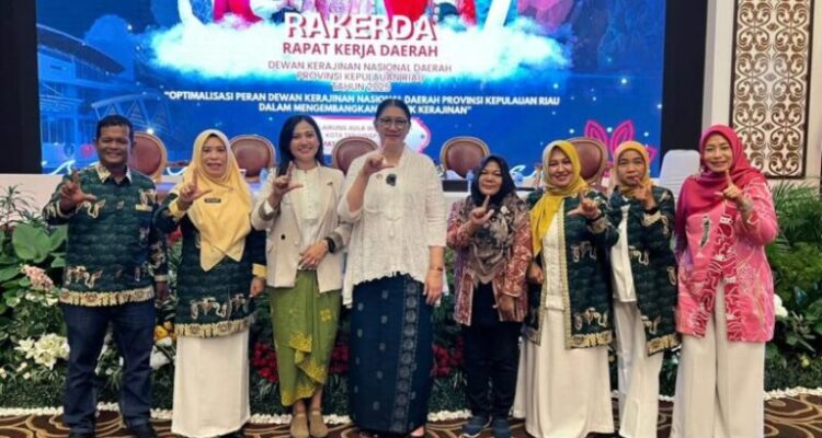 Dekranasda Kabupaten Lingga saat mengikuti Rakerda Dekranasda Provinsi Kepri Tahun 2025. F. Redaksi