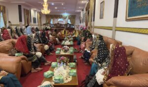 Kegiatan pembinaan Kualitas Mutu Pengrajin Tudung Manto. F. Redaksi