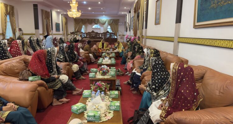 Kegiatan pembinaan Kualitas Mutu Pengrajin Tudung Manto. F. Redaksi