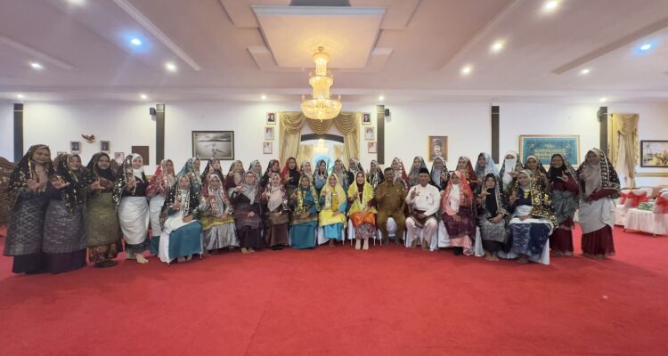 Peningkatan Kualitas Mutu Pengrajin Tudung Manto oleh Disperindagkop UMKM Kabupaten Lingga. F. Redaksi Peningkatan Kualitas Mutu Pengrajin Tudung Manto oleh Disperindagkop UMKM Kabupaten Lingga. F. Redaksi