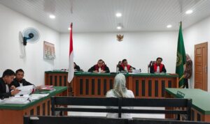Terdakwa Safa Ringga saat menjalani sidang pemeriksaan saksi di Ruang Sidang PN Tanjungpinang, Dabo Singkep. F. Redaksi Terdakwa Safa Ringga saat menjalani sidang pemeriksaan saksi di Ruang Sidang PN Tanjungpinang, Dabo Singkep. F. Redaksi
