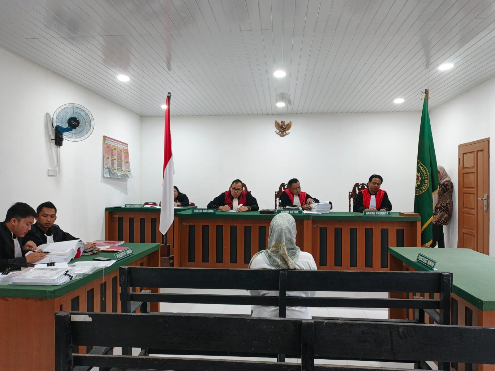 Terdakwa Safa Ringga saat menjalani sidang pemeriksaan saksi di Ruang Sidang PN Tanjungpinang, Dabo Singkep. F. Redaksi