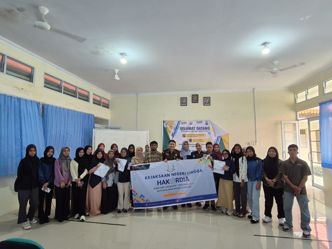 Kejaksaan Negeri Lingga Menggelar Penyuluhan Hukum dan Dialog Interaktif Kepada Mahasiswa Politeknik Negeri Lingga Memperingati HAKORDIA Tahun 2025. F. Redaksi