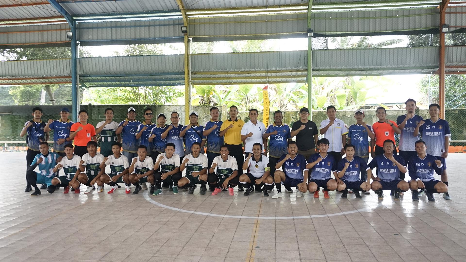 Foto bersama Team yang akan bertanding pada laga pertama pada pembukaan Turnamen Futsal LMG CUP 2 Tahun 2025. F. Redaksi